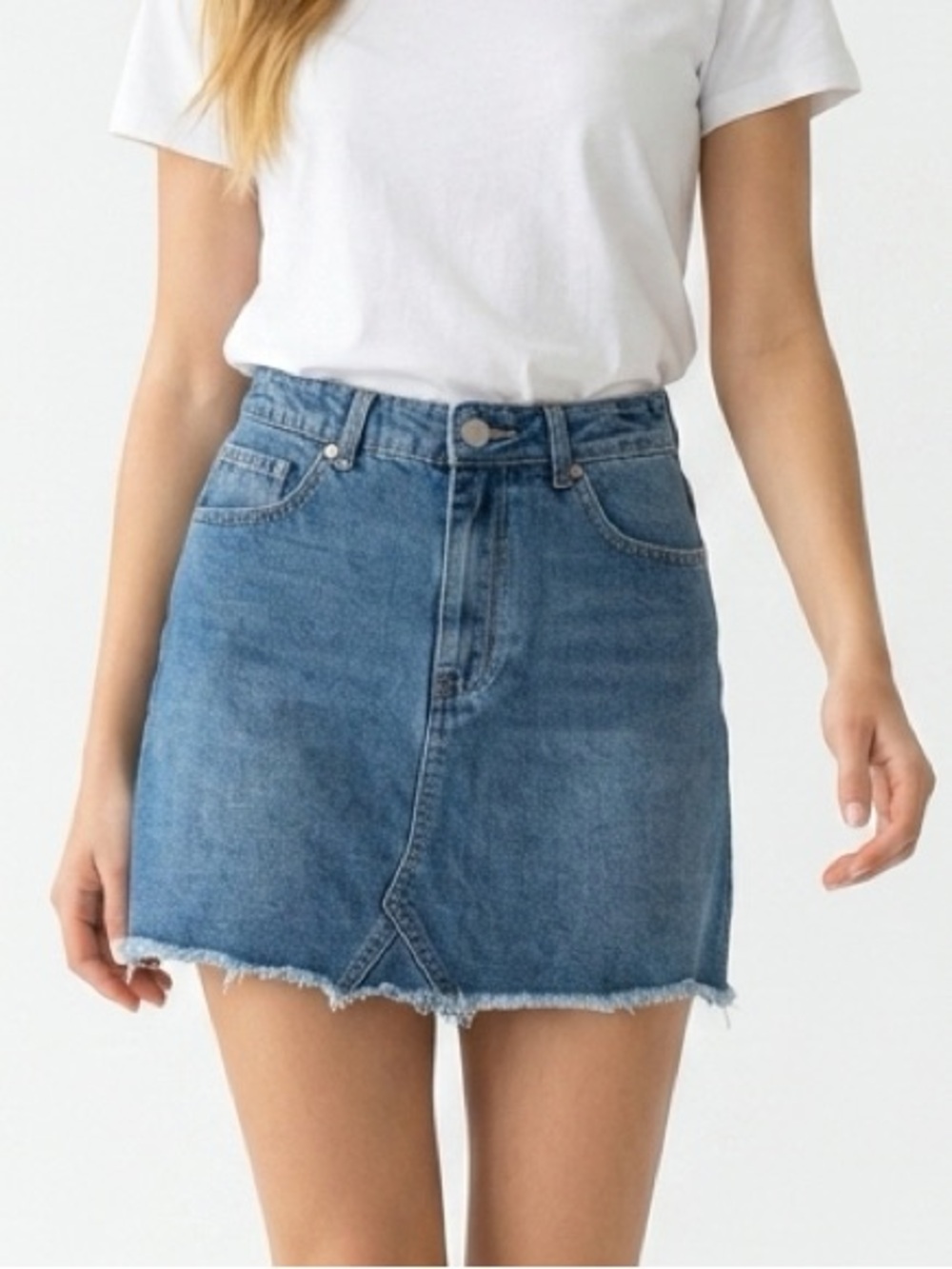 91 cotton on a-line mini jean skirt. Size 4 classic blue wash skirt is vintage‎